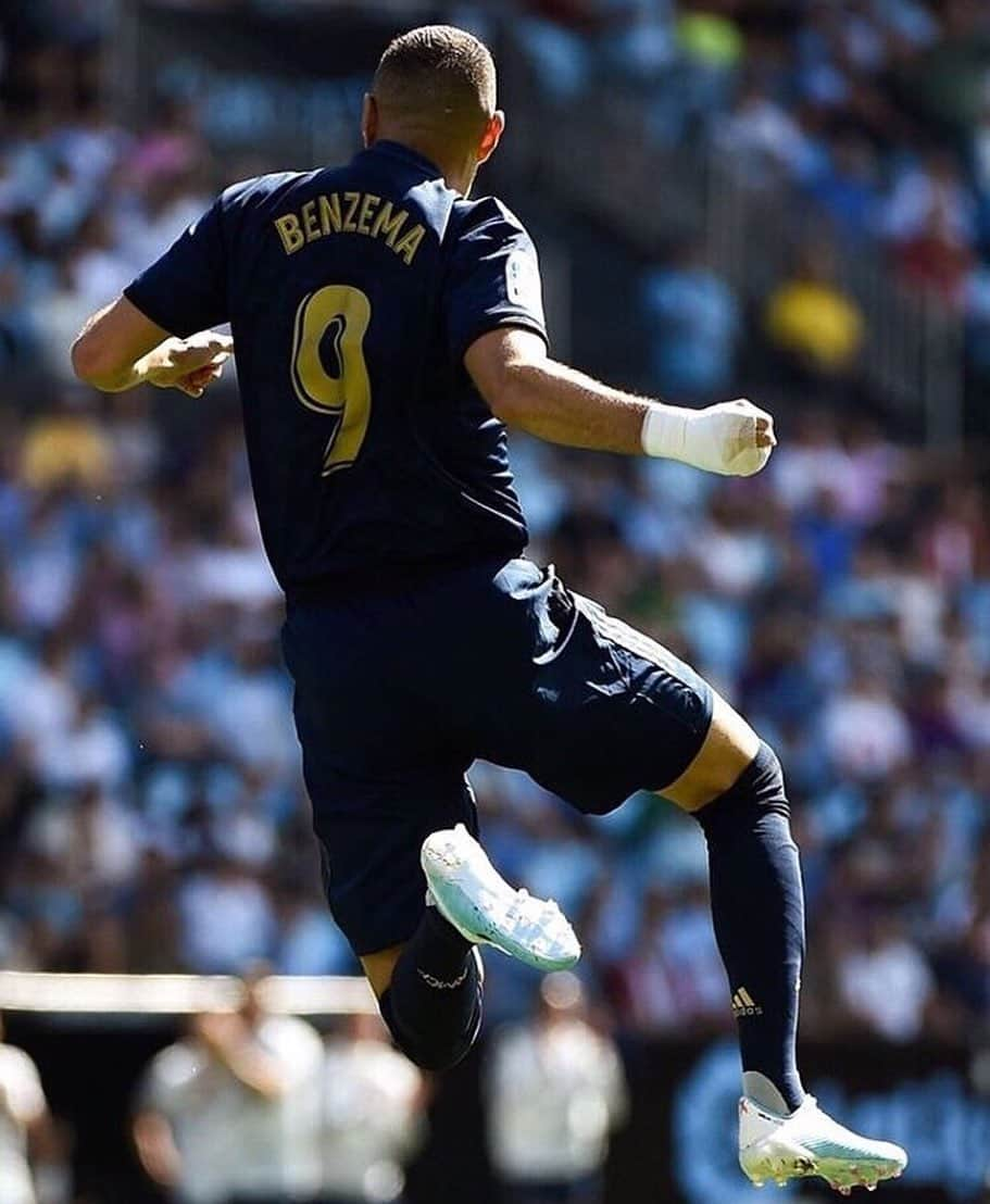 カリム・ベンゼマさんのインスタグラム写真 - (カリム・ベンゼマInstagram)「Great start #halamadrid ⚒⚽️🔥」8月18日 3時07分 - karimbenzema