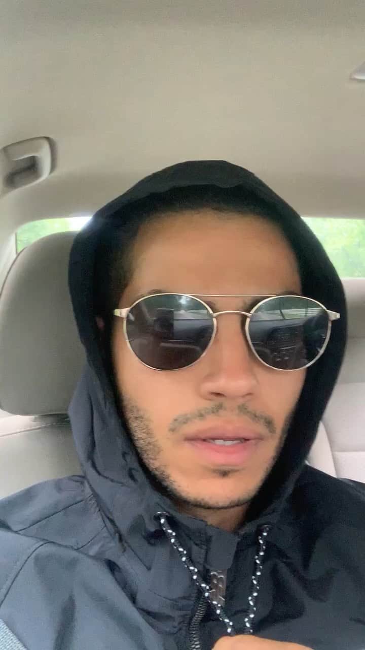 メナ・マスードのインスタグラム：「Money Heist 🤯 Have a fun weekend guys ✌🏽」