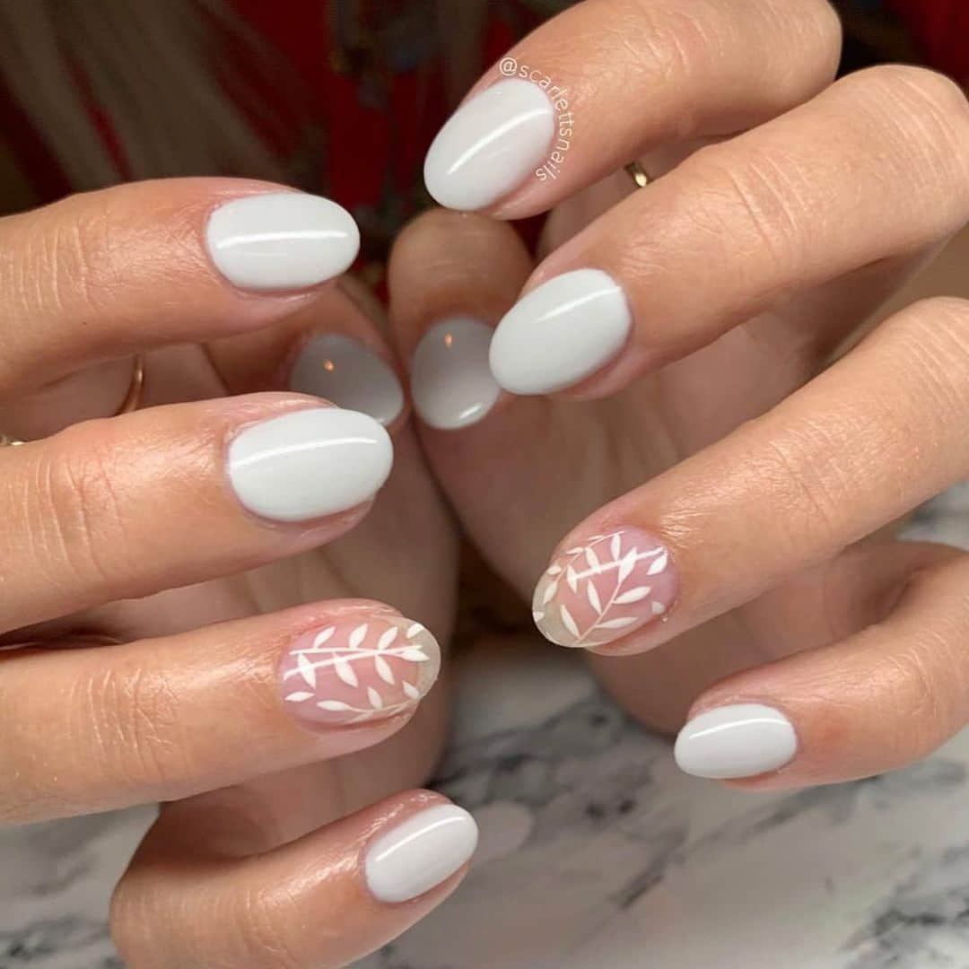 CosmoProf Beautyさんのインスタグラム写真 - (CosmoProf BeautyInstagram)「✨White fern accents from #CosmoPro @scarlettsnails✨⁣ We're celebrating #NailMania with a giveaway - we're choosing 11 lucky winners to win the @orly #BuilderInABottle Intro Kit 💅⁣⁣ ⁣⁣ How to Enter:⁣⁣ 1️⃣Follow @cosmoprofbeauty (yes, we're checking)⁣⁣ 2️⃣Share this post to your stories⁣⁣ (be sure to tag us) 3️⃣Must be a licensed beauty professional⁣⁣ 💯 Tag 3 friends below for an extra entry⁣⁣ ⁣⁣ Giveaway ends 8/19 @ 12pm CST⁣⁣ Winners will be contacted directly via DM」8月18日 3時14分 - cosmoprofbeauty