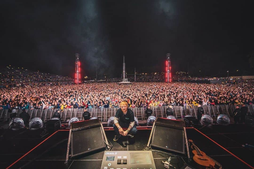 エド・シーランさんのインスタグラム写真 - (エド・シーランInstagram)「Leeds night #1 📸 @zakarywalters #dividetour」8月18日 3時15分 - teddysphotos