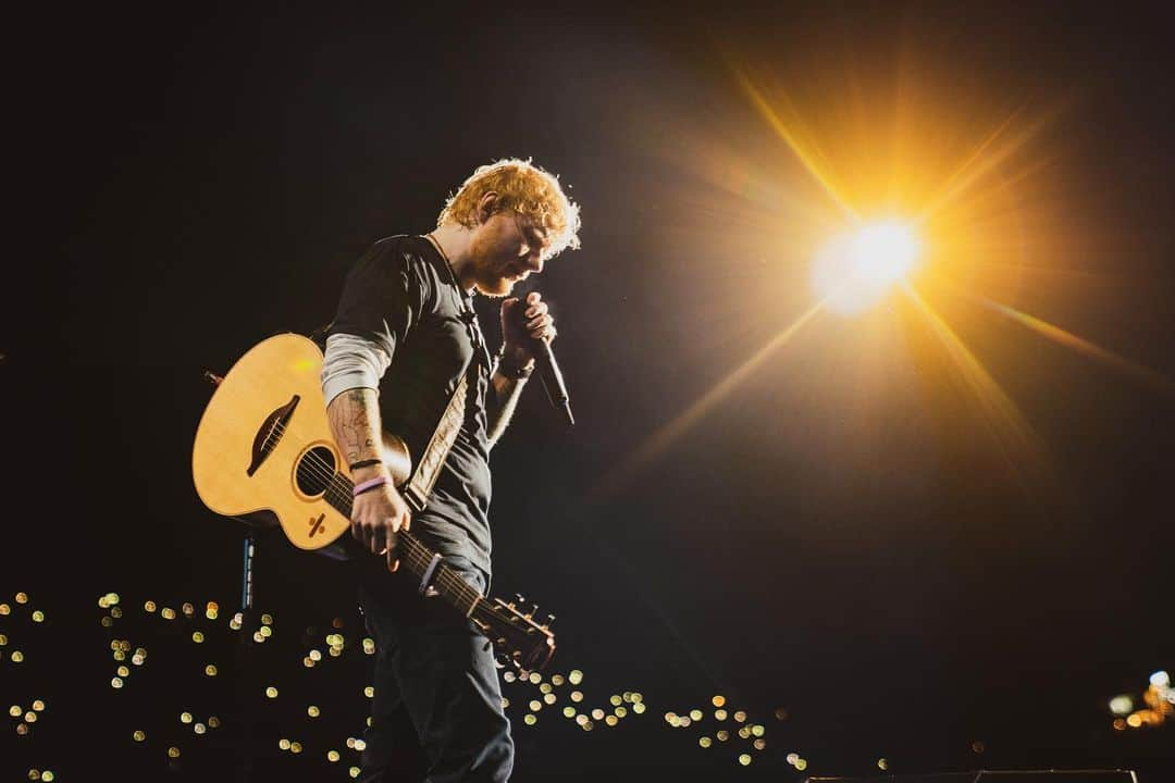 エド・シーランさんのインスタグラム写真 - (エド・シーランInstagram)「Leeds night #1 📸 @zakarywalters #dividetour」8月18日 3時15分 - teddysphotos