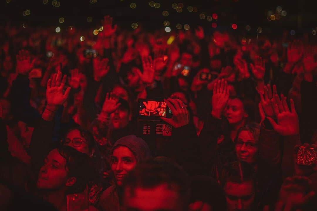 エド・シーランさんのインスタグラム写真 - (エド・シーランInstagram)「Leeds night #1 📸 @zakarywalters #dividetour」8月18日 3時15分 - teddysphotos