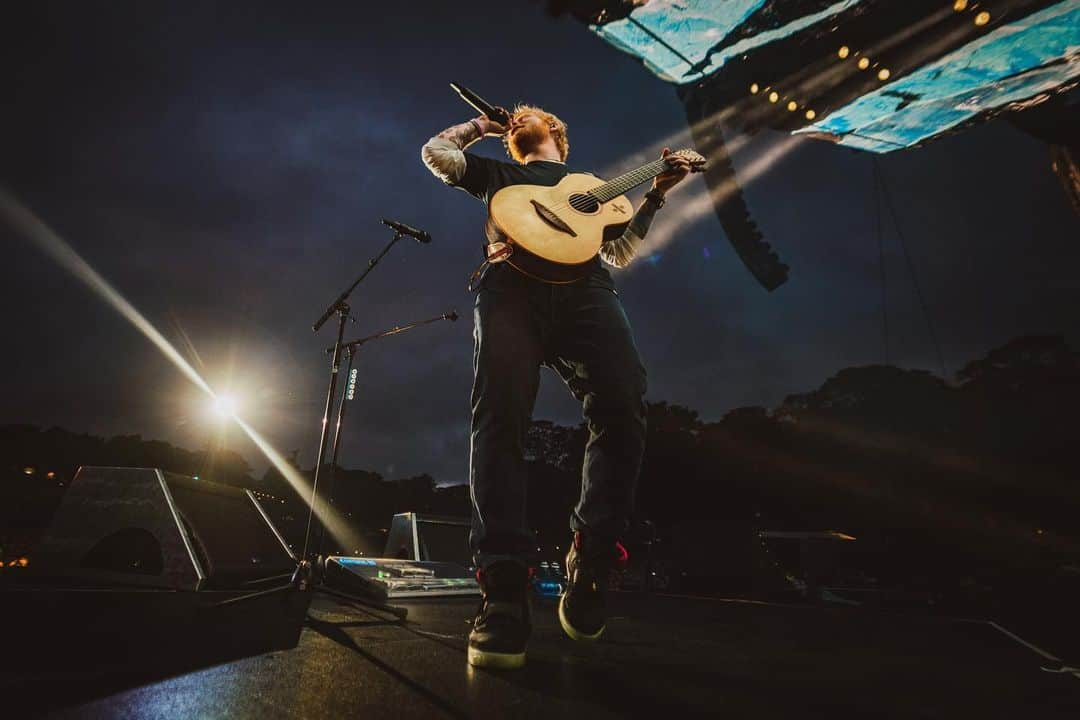 エド・シーランさんのインスタグラム写真 - (エド・シーランInstagram)「Leeds night #1 📸 @zakarywalters #dividetour」8月18日 3時15分 - teddysphotos