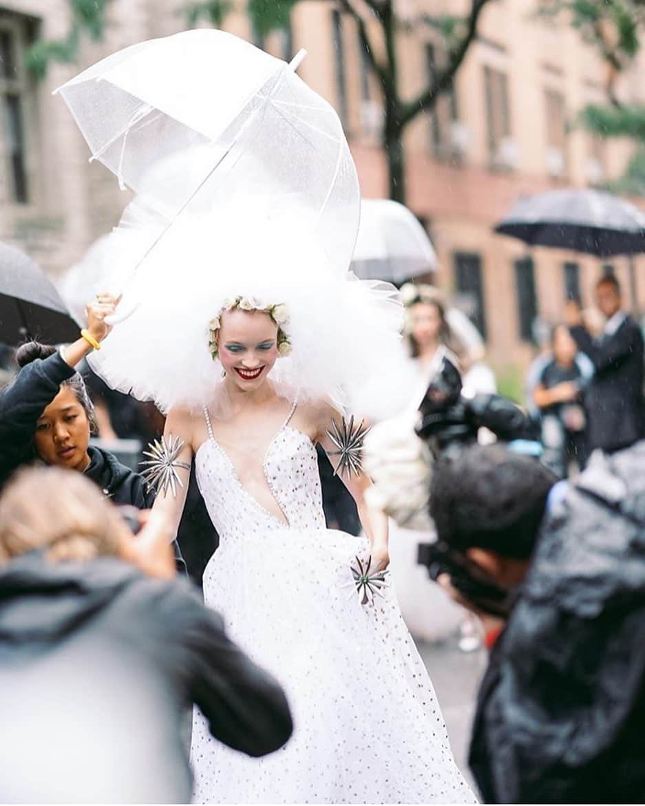 ロダルテさんのインスタグラム写真 - (ロダルテInstagram)「Happy Saturday!!! @lucan_gillespie at the SS19 Show (ph: @nickcruzphoto). #rodarte」8月18日 3時22分 - rodarte