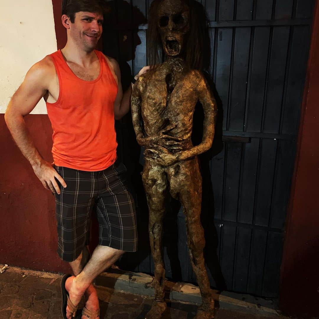 ヴォーン・チピアーのインスタグラム：「When your tinder date false advertises #tinder #hinge #falseadvertising #mexico #mummies ##34andsingle #stolenhashtags #bigceleb #guanajuato」