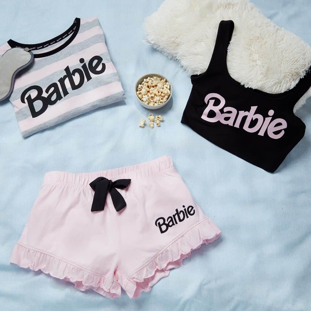 プリマークさんのインスタグラム写真 - (プリマークInstagram)「Bringing back all the childhood mems with this collection 💟 PJs from £5/€7 (Available in: 🇬🇧🇮🇪🇵🇹🇪🇸🇫🇷🇩🇪🇳🇱🇮🇹🇧🇪🇦🇹) #Primark #Barbie」8月18日 4時00分 - primark