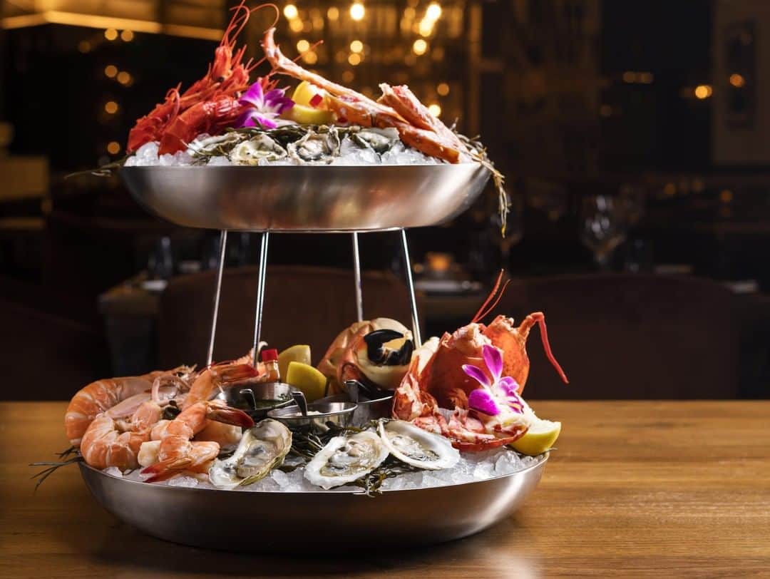 The Venetian Las Vegasさんのインスタグラム写真 - (The Venetian Las VegasInstagram)「Cut by @ChefWolfgangPuck offers an over-the-top seafood tower sized for sharing and celebrating. #VenetianCelebrates」8月18日 4時00分 - venetianvegas