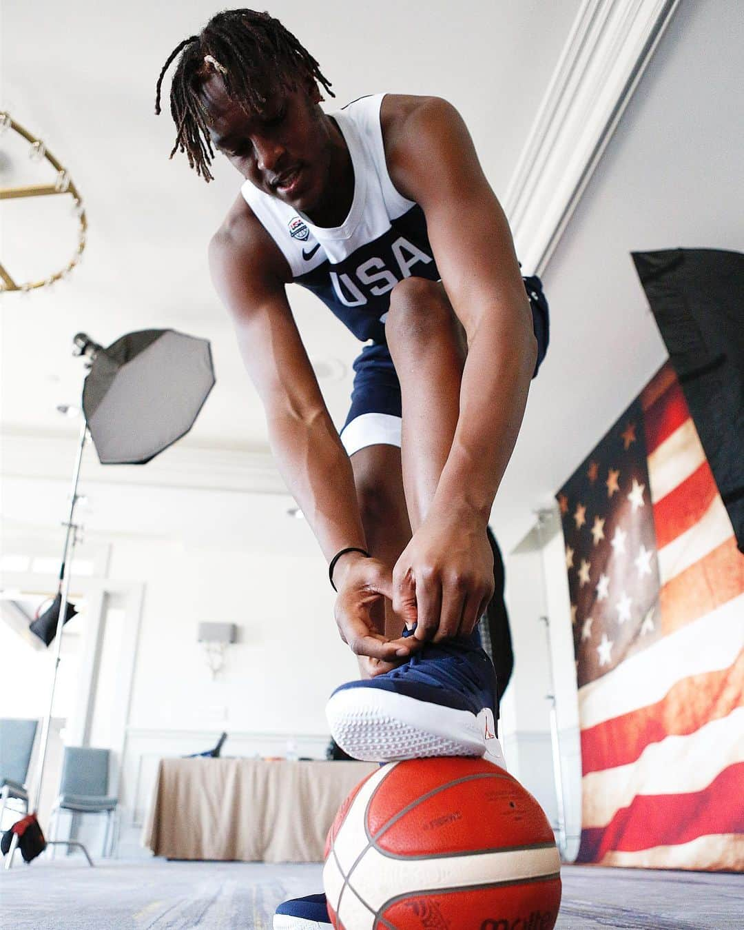 NBAさんのインスタグラム写真 - (NBAInstagram)「Behind the scenes at today’s #USABMNT photo shoot before the team leaves for Australia! #FIBAWC #USAGotGame」8月18日 4時23分 - nba