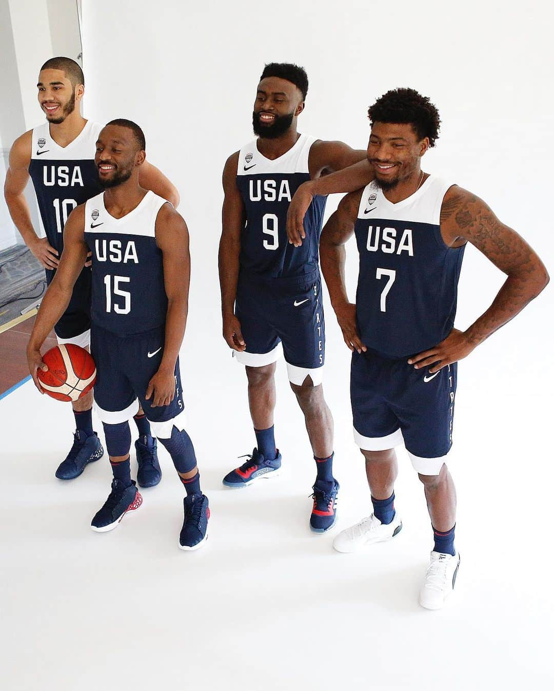 NBAさんのインスタグラム写真 - (NBAInstagram)「Behind the scenes at today’s #USABMNT photo shoot before the team leaves for Australia! #FIBAWC #USAGotGame」8月18日 4時23分 - nba