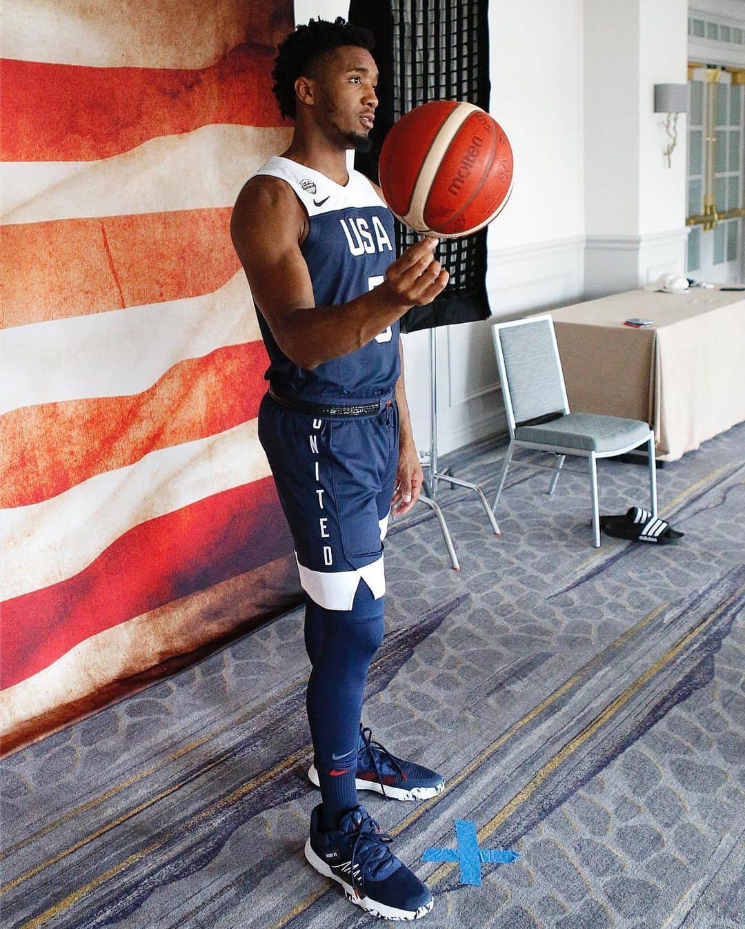NBAさんのインスタグラム写真 - (NBAInstagram)「Behind the scenes at today’s #USABMNT photo shoot before the team leaves for Australia! #FIBAWC #USAGotGame」8月18日 4時23分 - nba