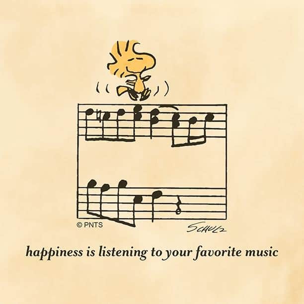 スヌーピーさんのインスタグラム写真 - (スヌーピーInstagram)「Happiness is listening to your favorite music 🎵 🎶 🎵 🎶」8月18日 4時30分 - snoopygrams