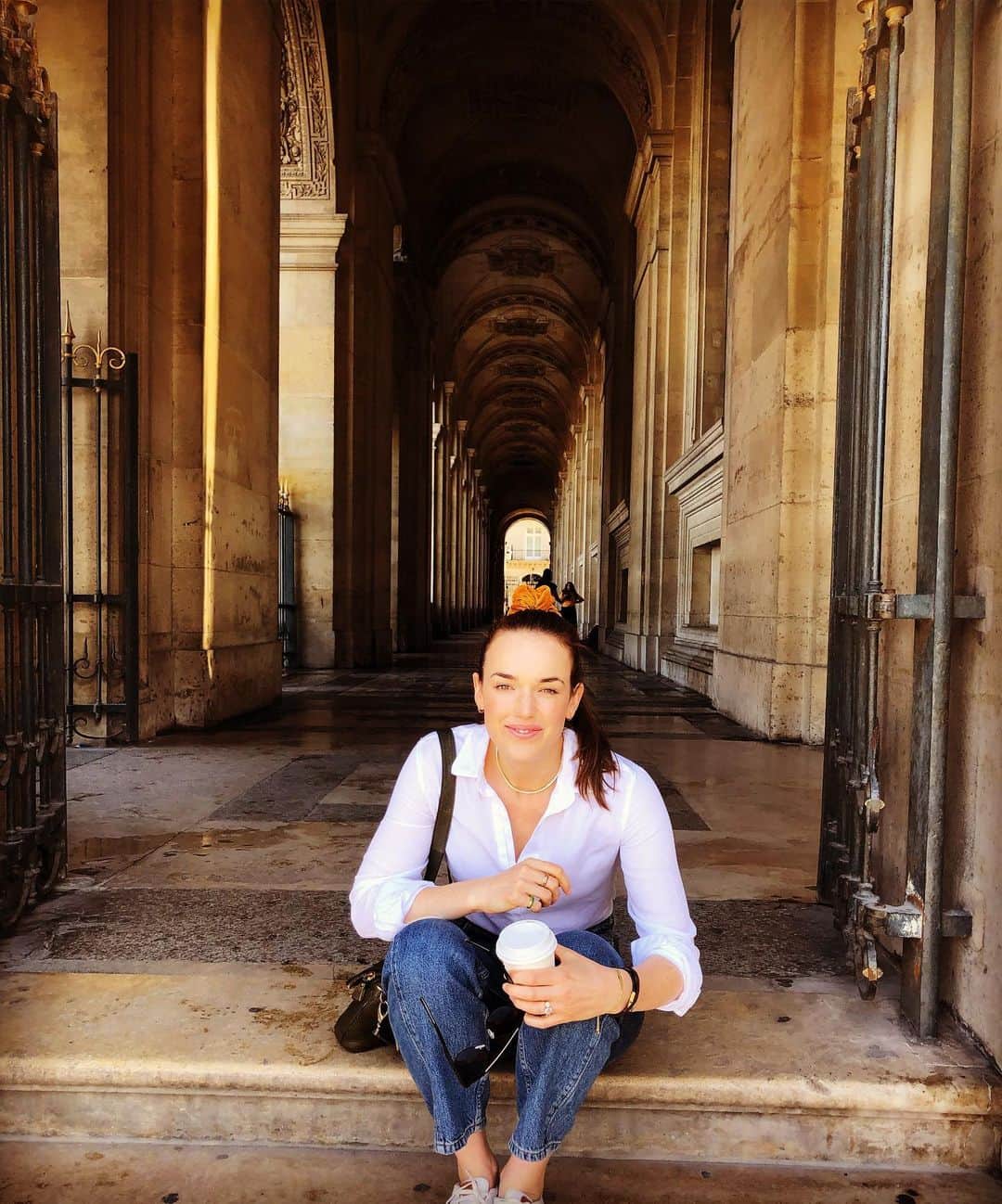 エリザベス・ヘンストリッジさんのインスタグラム写真 - (エリザベス・ヘンストリッジInstagram)「My scrunchie living its best life. #paris #scrunchie #thatscrunchielife」8月18日 4時30分 - lil_henstridge
