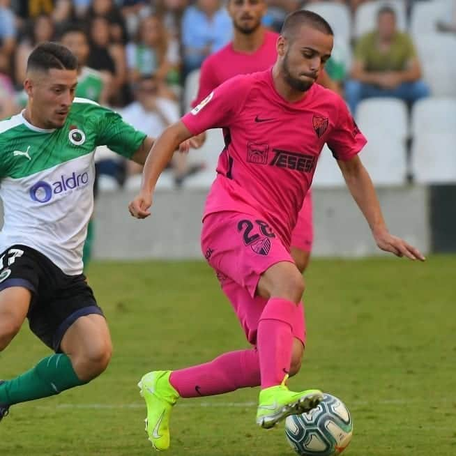 マラガCFさんのインスタグラム写真 - (マラガCFInstagram)「Hoy es tu día @ismaelcasas20 . Debut con victoria y 90 minutos completados ✅ . ¡Enhorabuena, crack! 👌😍 #RacingMálaga」8月18日 4時55分 - malagacf