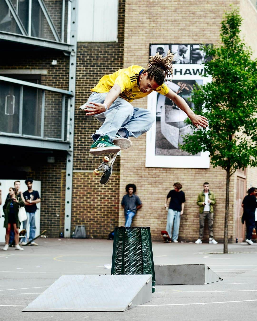 adidas UKさんのインスタグラム写真 - (adidas UKInstagram)「Confidence, creativity and cash for tricks 💵  #TYSHAWN wears his latest collection at this weekend’s Keep LDN Clean event.  Tap to shop.」8月18日 4時50分 - adidaslondon