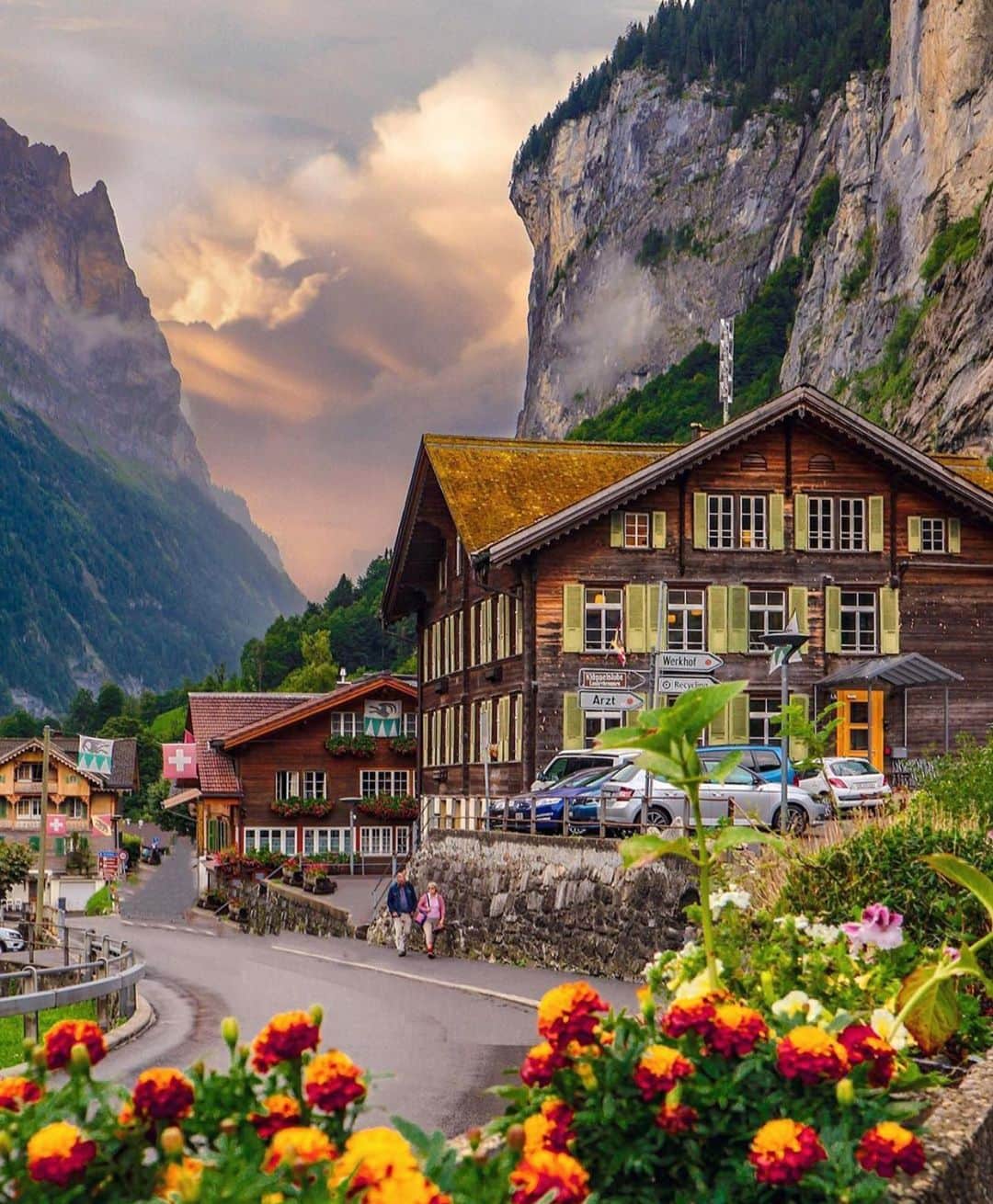Wonderful Placesさんのインスタグラム写真 - (Wonderful PlacesInstagram)「Lauterbrunnen - Switzerland ✨❤️❤️❤️✨ . Picture by ✨✨@takemyhearteverywhere✨✨ #wonderful_places for a feature ❤️」8月18日 5時06分 - wonderful_places