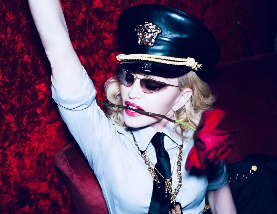 マドンナさんのインスタグラム写真 - (マドンナInstagram)「Madame ❌ had too much fun at her Birthday Party last night! 🔥🔥🔥🎂🍾🎉🍕💃🏾👠♥️❌ Thank you Everyone! 💋💋💋. #madamex #birthday」8月18日 5時16分 - madonna