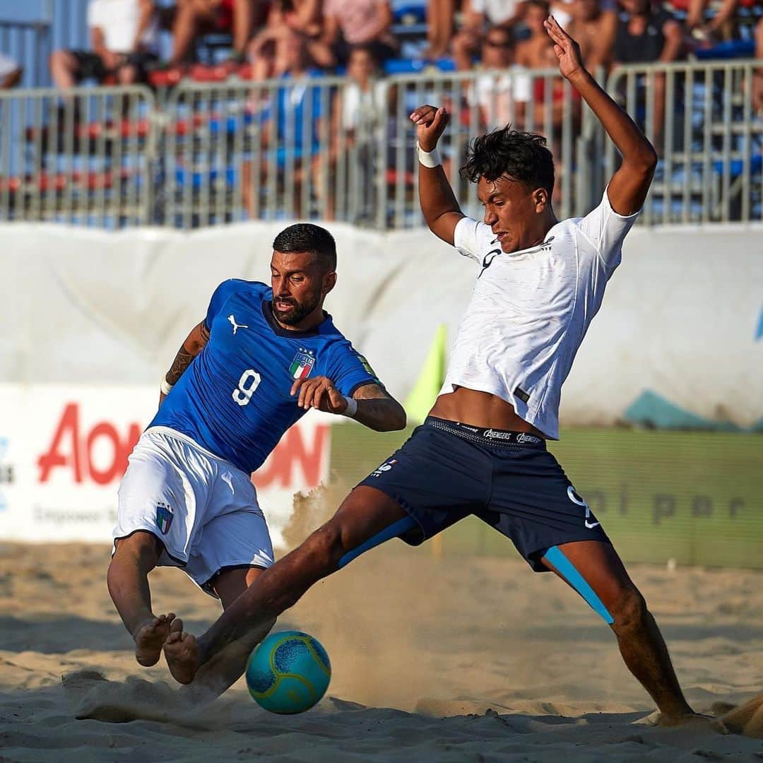 サッカーイタリア代表さんのインスタグラム写真 - (サッカーイタリア代表Instagram)「#Nazionale #BeachSoccer 🌞 Euro Beach Soccer League: #Italia 🇮🇹 formato europeo, batte la #Francia 🇫🇷 per 6-3 e si qualifica alle #Superfinal!  L'articolo 👉🏻 www.figc.it  A #Catania gli #Azzurri centrano il secondo successo consecutivo. Oggi alle 18.00 l’ultima partita con la #Bielorussia, in palio il primo posto.  #VivoAzzurro #ItalBeach」8月18日 16時15分 - azzurri