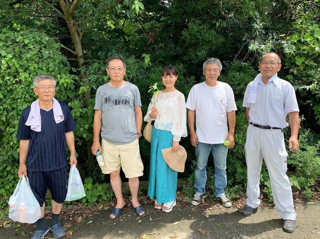 のインスタグラム：「藍の生産者さんたち。 無農薬の漢方薬素材の畑も見せていただきました🌱🌱🌱 #有り難いご縁です🙏✨ #うどんマスター #藍のある暮らし  #青山有紀」