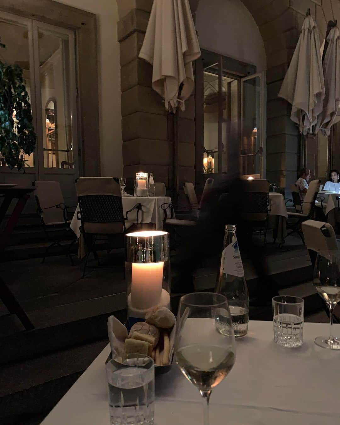 駒田奈美さんのインスタグラム写真 - (駒田奈美Instagram)「・ ・ ・ ベネツィアで購入した ベネツィアガラスのアクセをつけて 夕食へ♪ ・ paper moon  GIARDINO  テラス席でミラノの夜を満喫♡ ・ ・ 洗練されたお料理に美味しいワイン オシャレなミラノの夜でした ・ ・ ・ #イタリア🇮🇹 #オスカープロモーション#駒田奈美#モデル#ベネツィア#ベネツィアガラス#アクセサリー #papermoon#ミラノ#レストラン#itary」8月18日 15時17分 - nami.komada