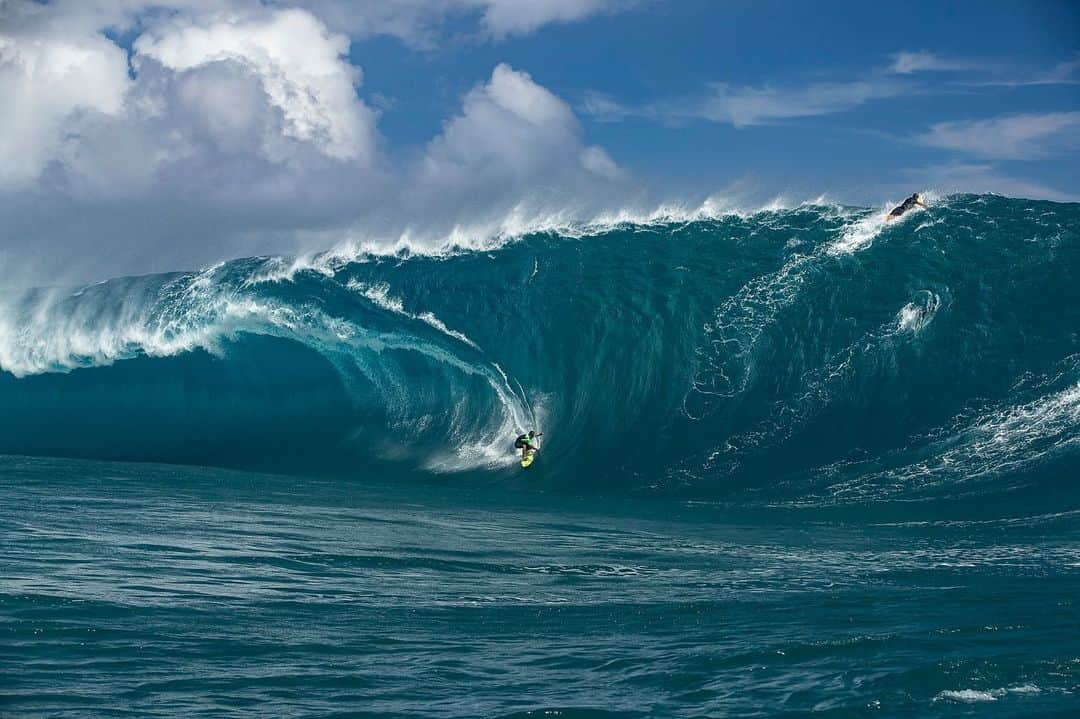 hurleyさんのインスタグラム写真 - (hurleyInstagram)「Not small. ⠀⠀⠀ @Matahidrollet stalls where most would run as Teahupo’o comes alive. #TahitiPro」8月18日 15時18分 - hurley