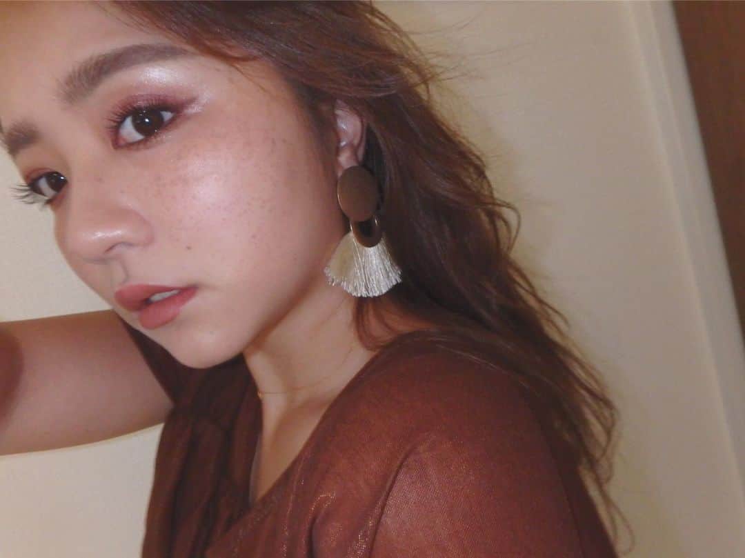 のインスタグラム：「お気に入りのものはずっと付けちゃう&着ちゃうタイプ🥺❤️ ㅤㅤㅤㅤㅤㅤㅤㅤㅤㅤㅤㅤㅤ ピアス @libecka_  トップス @grshimamura  ㅤㅤㅤㅤㅤㅤㅤㅤㅤㅤㅤㅤㅤ #instagood  #instagram  #fashion #youtube  #accessory #ピアス #ハート #お気に入り #ファッション #メイク  #コスメ #ユーチューブ  #海外コスメ #しまむら #motd #Libecka #libeckabyshii #ピアス #フリンジピアス #秋メイク」