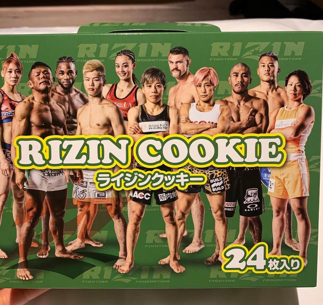 真珠・野沢オークライヤーさんのインスタグラム写真 - (真珠・野沢オークライヤーInstagram)「Omg I’ve always wanted to be on a box of cookies @blessed」8月18日 15時37分 - shinju_auclair