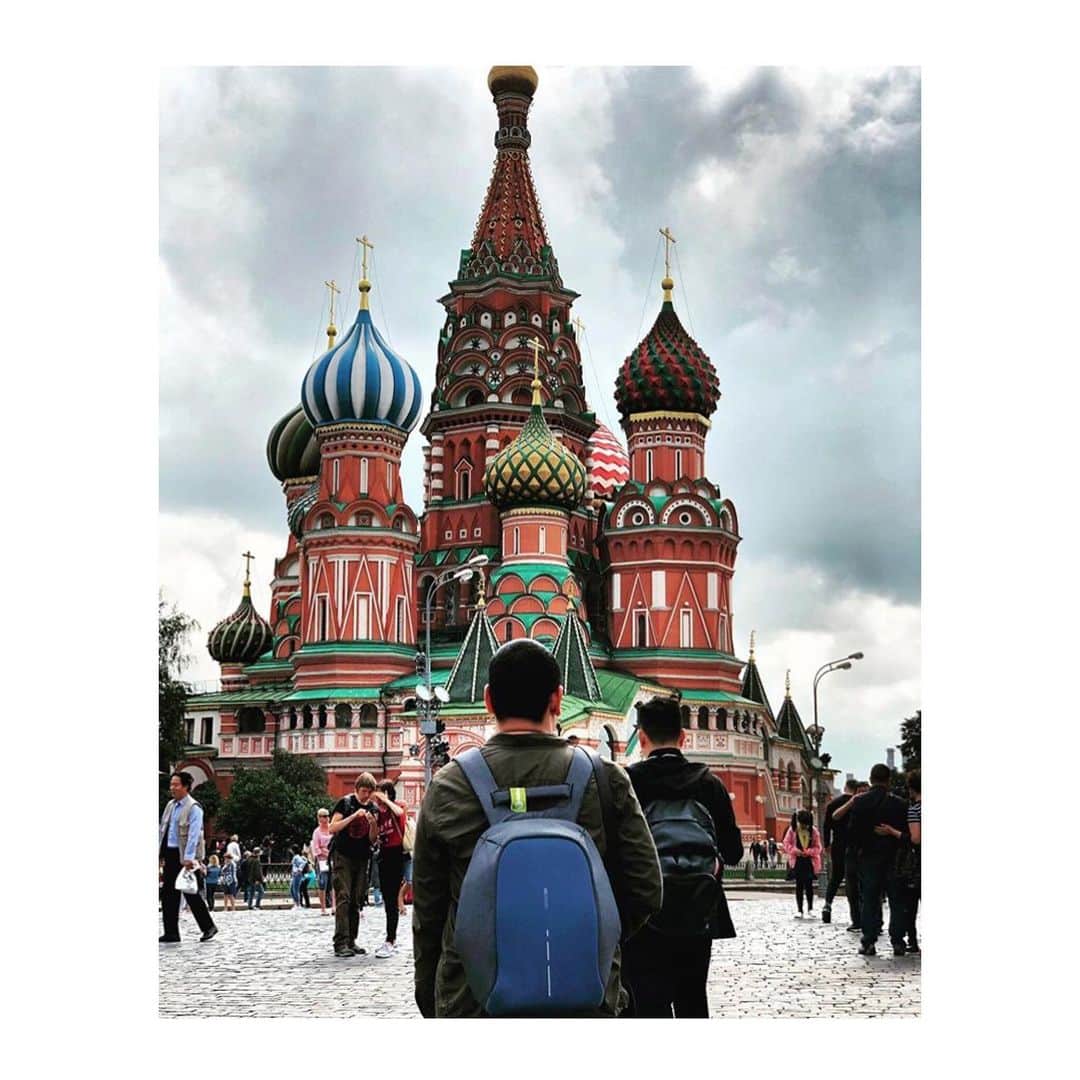 XD Designさんのインスタグラム写真 - (XD DesignInstagram)「When in #Moscow… Visit the St. Basil's Cathedral! 📸 @jonathansergionel ⠀⠀⠀⠀⠀⠀⠀⠀⠀ ⠀⠀⠀⠀⠀⠀⠀⠀⠀ ⠀⠀⠀⠀⠀⠀⠀⠀⠀ • • #xddesign #madeformodernnomads #bobbybackpack #xddesignbobby #bobbycompact #antitheftbag #igers #instatravel #travelers #moscow  #packandgo #travellifestyle #travelgear #photooftheday #journey #globetrotter #keepexploring #modernnomad #gotyourback #travelmore #digitalnomad #doyoutravel #thetraveltag #travelfun #adventureseekers #adventuretraveler #passportlife #wanderlust #stbasilscathedral」8月18日 15時49分 - xddesign