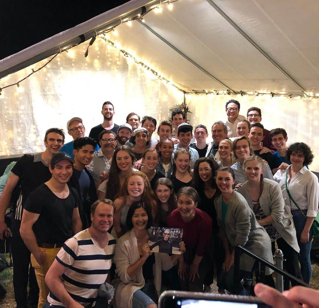 ケニー・オルテガさんのインスタグラム写真 - (ケニー・オルテガInstagram)「Congratulations to the entire Production of #Newsies, Live at the #malkinbowl Theatre Under the Stars in #vancouver BC I absolutely loved the show! Bravos to All 👏🏼 Catch this stellar production extended until August 23rd #carryingthebanner #seizetheday」8月18日 15時46分 - kennyortegablog