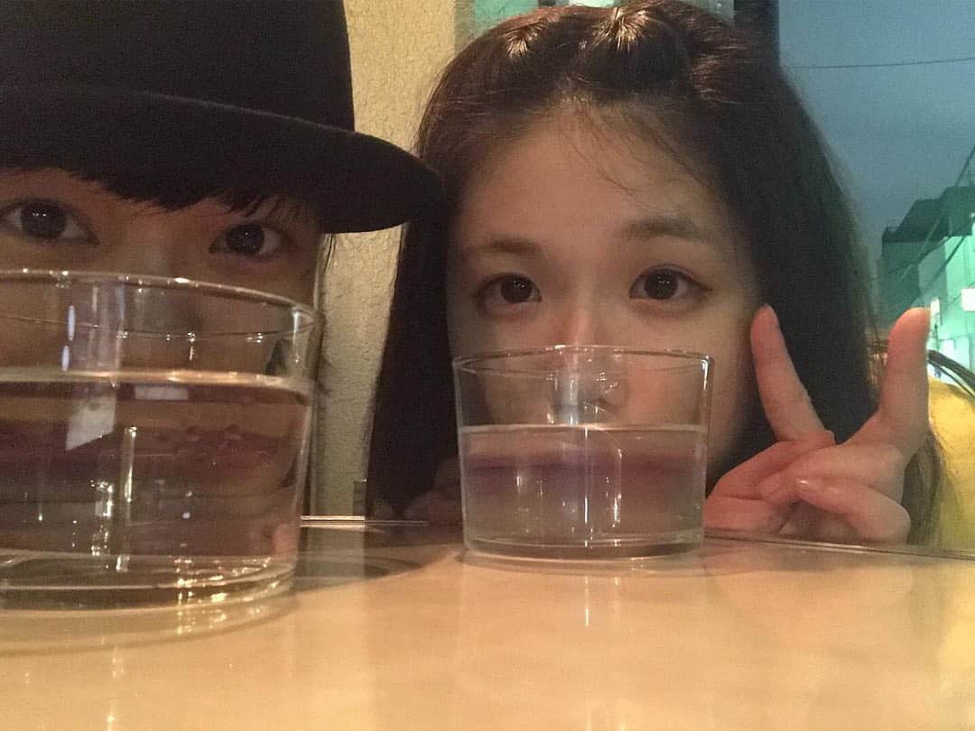 杉咲花のインスタグラム：「出会って８年ほどが経ちました、頼りがいのある大好きなお友達です。そんなかりんが、次回のFlower TOKYOに遊びに来てくれることになりました。嬉しいよーー。なにを話そうか、あー、楽しみだなぁ。 #小野花梨 #杉咲花のFlowerTOKYO」