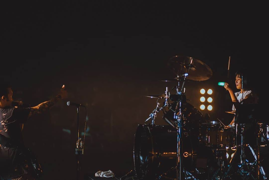 かねあいよよかさんのインスタグラム写真 - (かねあいよよかInstagram)「I can hear music from the photos🥁 I was so excited to play with @falloutboy   （Meeting and backstage.） #falloutboy #fob #Yoyoka #summersonic #よよか #サマソニ」8月18日 15時48分 - yoyoka_drums