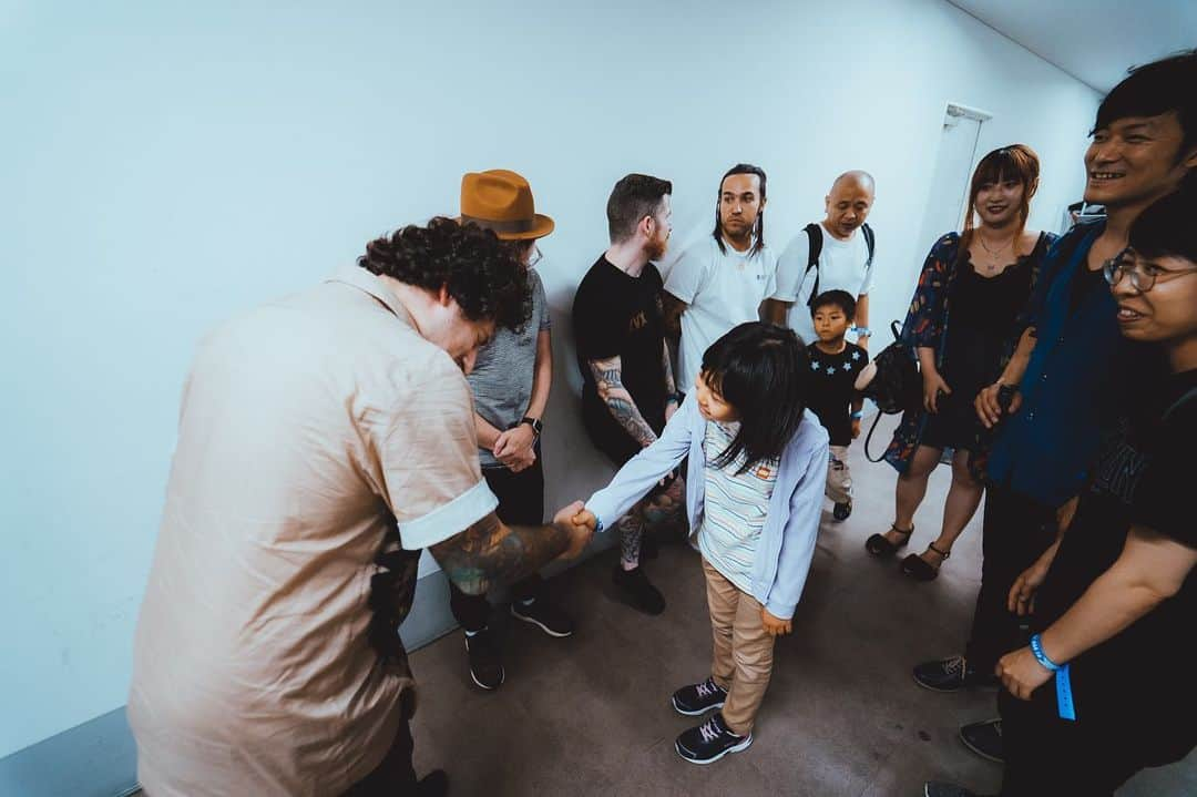 かねあいよよかさんのインスタグラム写真 - (かねあいよよかInstagram)「I can hear music from the photos🥁 I was so excited to play with @falloutboy   （Meeting and backstage.） #falloutboy #fob #Yoyoka #summersonic #よよか #サマソニ」8月18日 15時48分 - yoyoka_drums