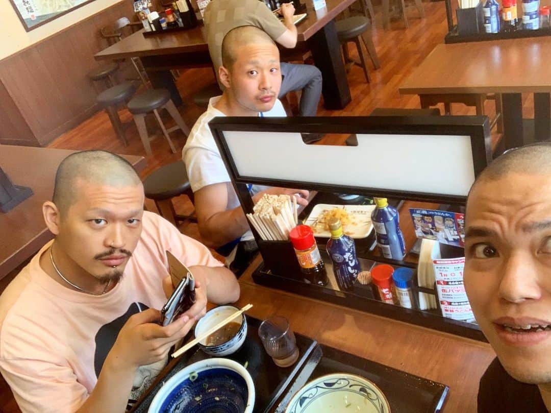 相馬トランジスタのインスタグラム：「ただ飯食べてるだけなのに合宿感強い⚾️」