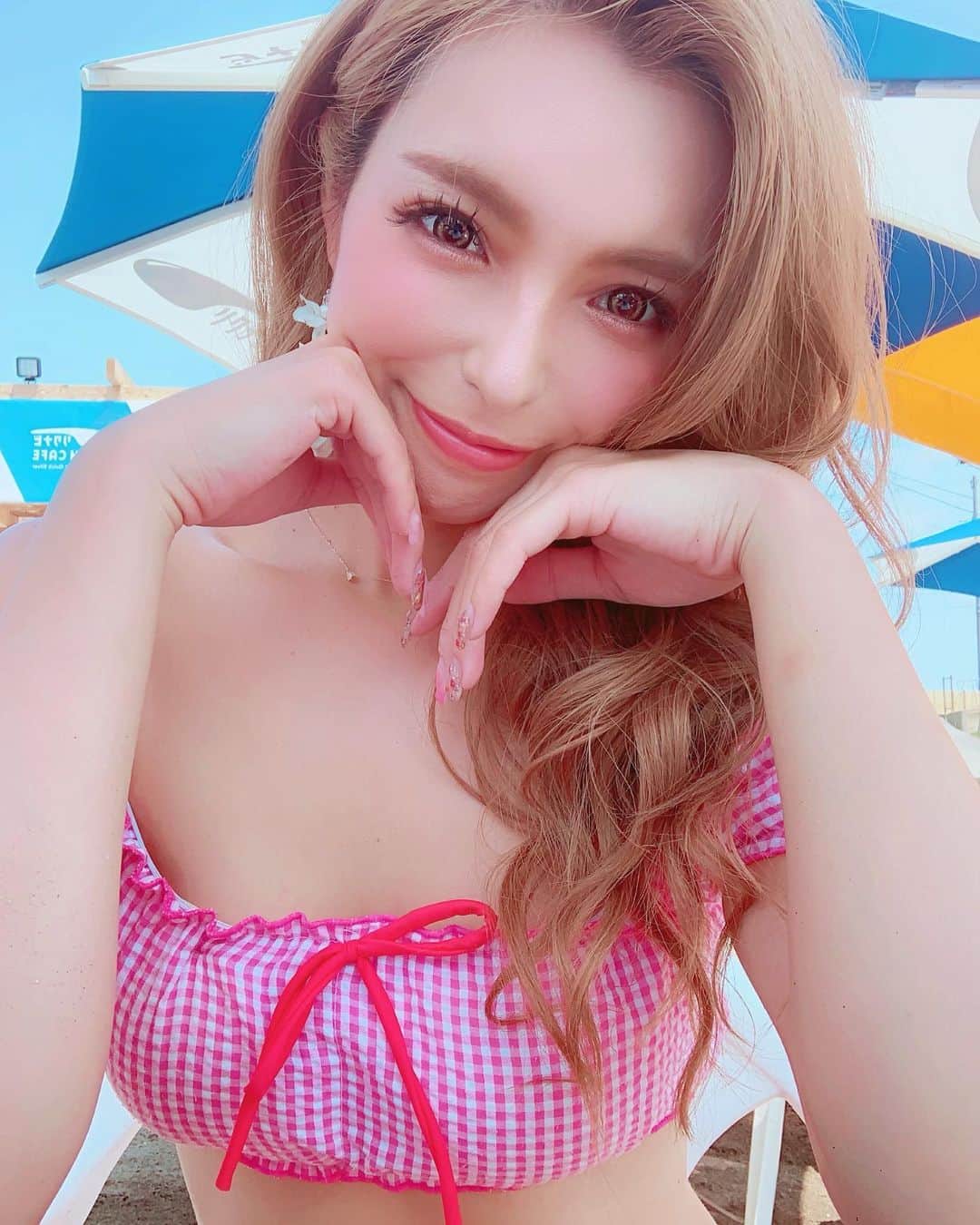 Hitomiさんのインスタグラム写真 - (HitomiInstagram)「❤︎ はろーん🍹 こちら浜松に到着しました🚅✨ 今日は GATEWAY FESTIVAL 2019に出演します❣️ 18:30〜19:55まで😍 ステージ後は花火大会だよん🎆 夏のイベント真っ盛りで楽しみすぎる〜🥰 . #cyberjapan #サイバージャパン #me #girl #instapic #instaphoto #japan #makeup #lips #tflers #japanesegirl #lingerie #shooting #makeup #costume #japan #イベント #bikini #sea #海 #summer #夏 #浜松 #花火大会 #花火」8月18日 16時03分 - hitomi_01270