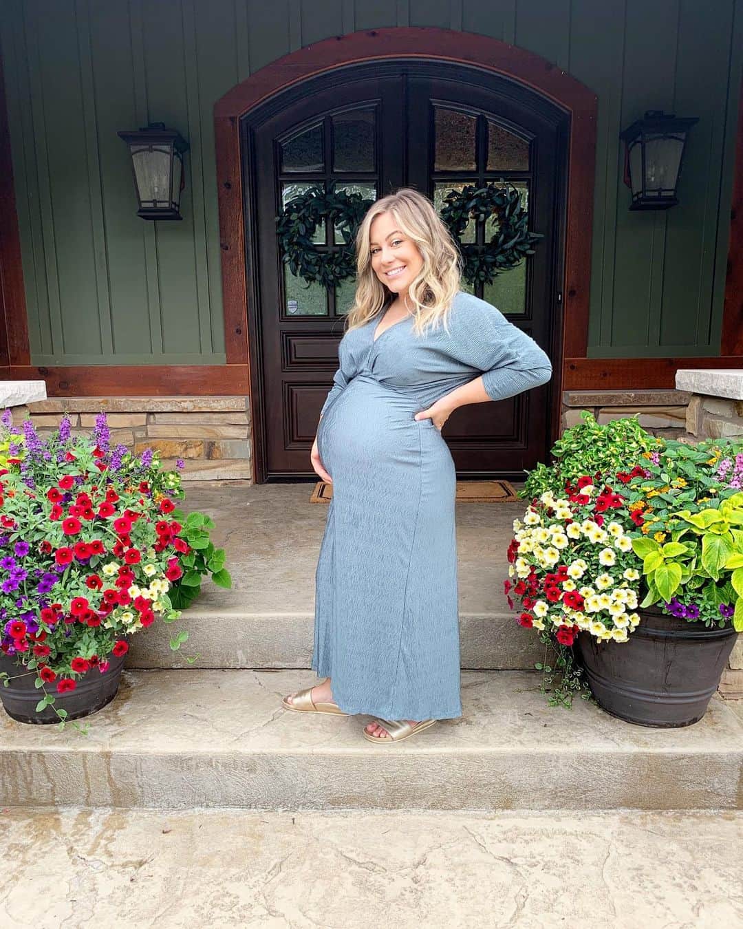 ショーン・ジョンソンさんのインスタグラム写真 - (ショーン・ジョンソンInstagram)「Family baby shower 😊 this baby is so loved!!! #babyshower #pregnant」8月18日 7時18分 - shawnjohnson