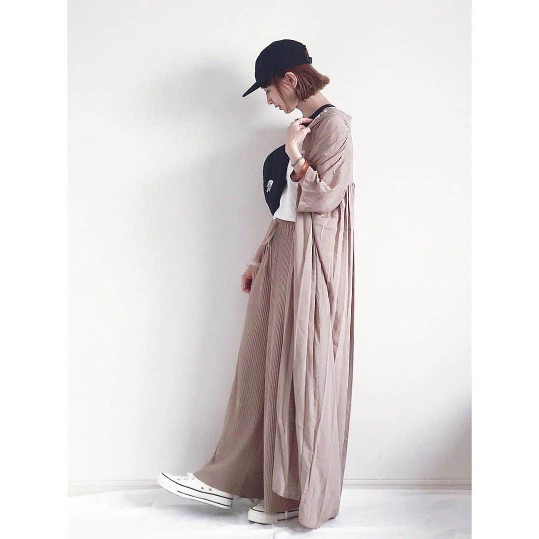 のインスタグラム：「#wear更新 ☝︎ TOPにURL載せてます ．．．．．．✈︎ . . . #code #outfit #ootd . . . 詳しくは#wear で見てね♥︎ wear account → sizu0618 . . . #MINEBY3MOOTD #mamagirl #コーデ #コーディネート #ファッション #今日の服 #今日のコーデ #ママファッション #ママコーデ #ママスタイル @auntmaries.official」