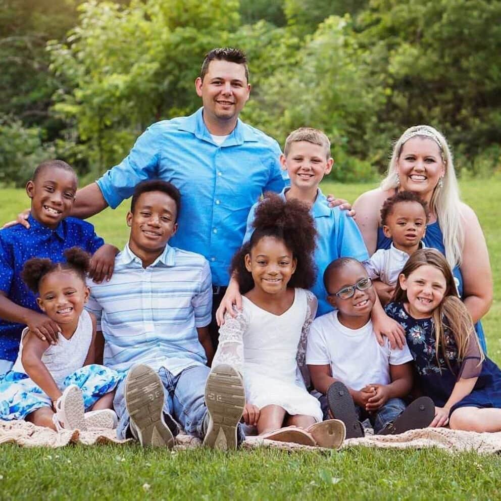 People Magazineさんのインスタグラム写真 - (People MagazineInstagram)「A Michigan couple says their house is full of “love and chaos” after they took six siblings under their wing and adopted them as their own to make sure they were able to stick together. ❤️ Tap the bio link for more on their big and beautiful family. | 📷: PawPrints Photography」8月18日 7時24分 - people