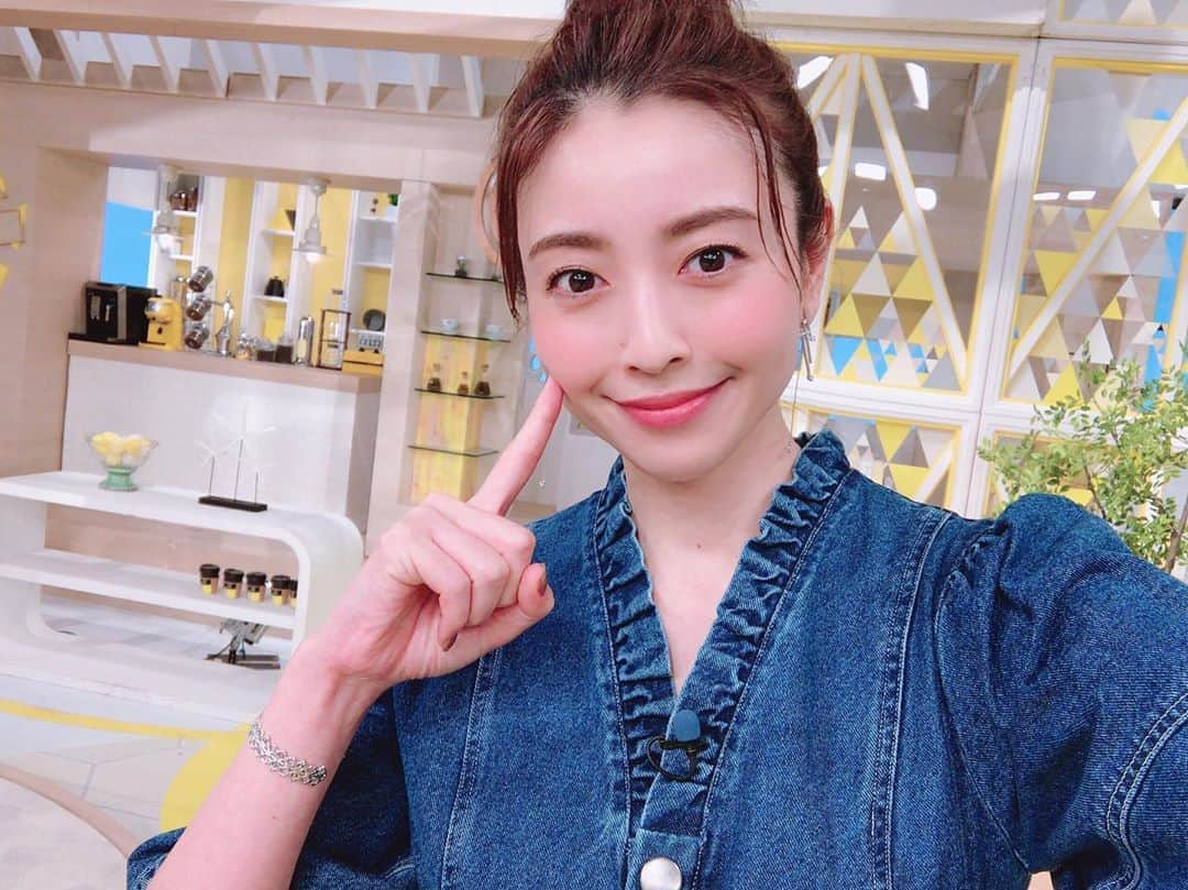 片瀬那奈さんのインスタグラム写真 - (片瀬那奈Instagram)「おはようございます😃☀ #シューイチ  観てね😊☝🏻#seanewyork #グロッセ」8月18日 7時28分 - nana_katase