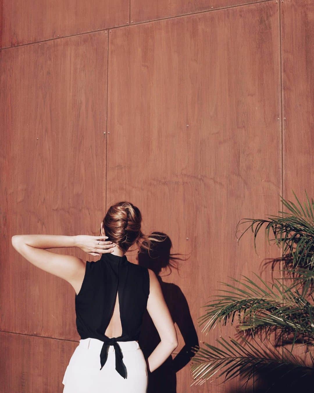 Kristin Essのインスタグラム：「Just a modern french twist in the wild. @katiebof 🌪」