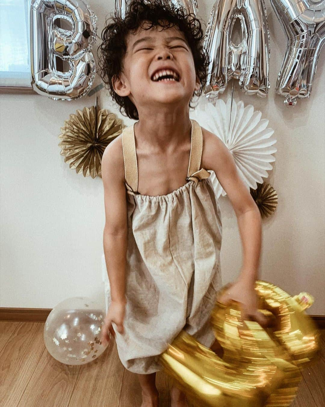 Erikaさんのインスタグラム写真 - (ErikaInstagram)「ᶫᵒᵛᵉ♡ . . . #fiveyearsold #5yearsold #5歳#birthday#happybirthday  #kidshair #kidsfashion #kidshairstyles #kidsboy #balloon#お祝い#celebration #love#mamagirl #mamari_official」8月18日 7時54分 - 911erika