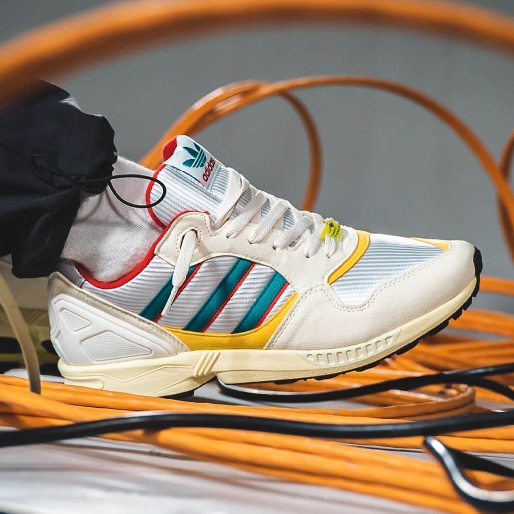 Sneaker Newsさんのインスタグラム写真 - (Sneaker NewsInstagram)「The adidas 30 Years Of Torsion series continues with the ZX6000 OG, launching today at select retailers worldwide. For a full store list, hit the link in our bio.」8月18日 8時07分 - sneakernews