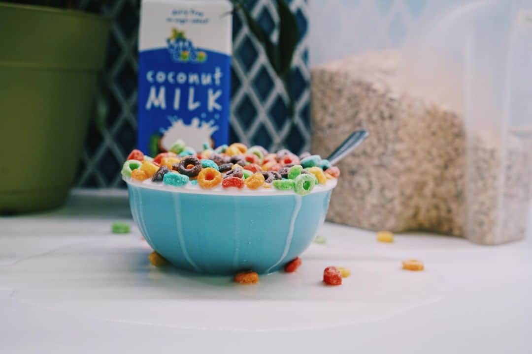 Vita Coco Coconut Waterのインスタグラム：「Cereal poll:  do you like it mostly soggy, a little soggy, or no milk at all?」