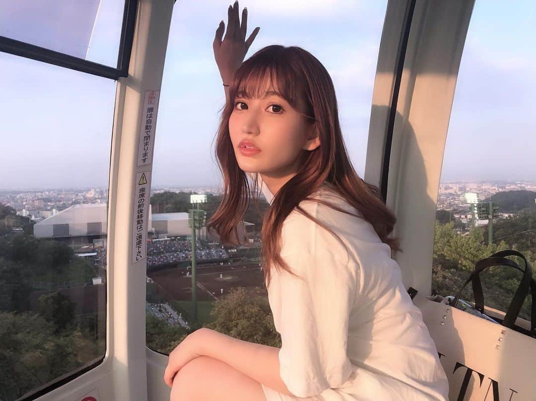 まゆ花咲　スジ 月城まゆさんのインスタグラム写真 - (月城まゆInstagram)「ロープウェイ🚡でキメ顔🐇 ゆいカメラマンの腕が上がってきてる🤔🌹 . .  . . #fr2 #fr2梅 #ootd #street #夏 #夏休み #年中夏休み #楽しい #プール #原宿 #てぃしゃつ #私服」8月18日  8時23分 - xo_mayu_xo
