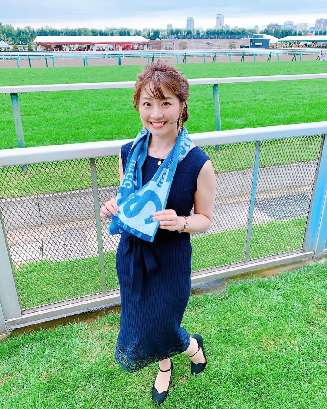 湯浅知里さんのインスタグラム写真 - (湯浅知里Instagram)「🏇✨✨ . . . 今日はいよいよ 夏のスーパーGⅡ札幌記念です✨ . . . 私は単勝勝負にするかな！！ 注目馬のペルシアンナイト🐎✨の単勝は買う！！きたら凄く嬉しい！！ デムーロ騎手に取材もさせてもらったし、オッズ的にも嬉しい！！！ あともう一頭くらい、、どうしようかな、、。 皆さんの◎は？？ . . . #札幌記念 . . . 北九州記念はもちろん モズスーパーフレア 秋にGⅠを勝って欲しいから 毎回応援するよ📣💕 . . . #北九州記念 #モズスーパーフレア #モズ応援団 #モズ好き #umajo . . . クローバー賞🍀も楽しみだね！！！ 地方馬の参戦✨✨北海道競馬のジョッキーも参戦✨ 応援してます！！」8月18日 8時38分 - chisato.y515