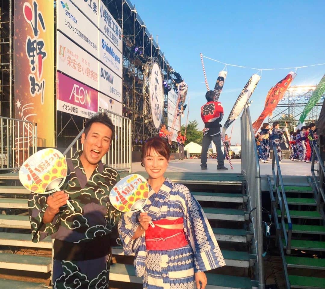 永倉由季さんのインスタグラム写真 - (永倉由季Instagram)「・ ・ 「第42回 小野まつり」初日終了。 ・ 今年も司会をさせて頂いています。 お相手はエエ声の西田育弘さん♬ ・ ・ 踊りにファイヤーファンタジア(花火)に演舞にと 兵庫県小野市は熱い熱い✨ ・ ・ 今日のステージは 125チーム、3,600人という 関西最大級の参加数！ ・ カッコイイ演舞をぜひ✨ ・ ・ ✅ つづきは アメブロにて ↓↓ ・ http://ameblo.jp/naga-yuki/ ・ ・ #小野まつり#兵庫県 #小野市 #よさこい #演舞 #巨大ステージ #花火 #浴衣 #参加者 #大人 #子ども #圧巻 #演舞 #模擬店 #めちゃめちゃある #夏 #summer #祭り #司会 #MC #記録用 #西田育弘 #永倉由季」8月18日 8時38分 - yuki_nagakura67
