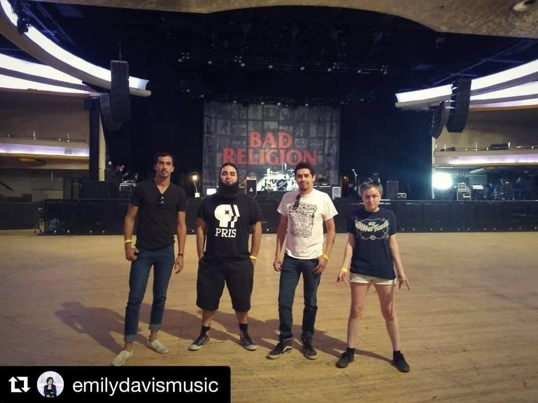 Bad Religionさんのインスタグラム写真 - (Bad ReligionInstagram)「repost @emilydavismusic ・・・ We get to open for @badreligionband and @thelawrencearms tonight. Come check us out at 8pm. ✝️🚫🔪👮‍♂️#badreligion #thelawrencearms #emilydavisandthemurderpolice #ageofunreason」8月18日 8時40分 - badreligionband