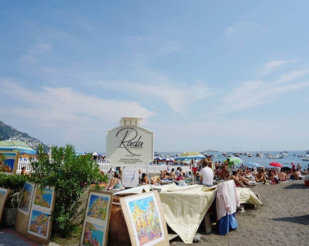 谷中麻里衣さんのインスタグラム写真 - (谷中麻里衣Instagram)「Positano 💓 . アマルフィの近くにある海辺の町へ✨ 南イタリア、大好き😍 . 🇮🇹Pallazo Murat お花に溢れた可愛いレストラン😃 🇮🇹Franco's 黄色が海に映えるレストラン✨ 🇮🇹Gioielli ジュエリー屋さん💍 旅先のアクセサリーは現地調達で素敵な思い出に💓 . #イタリア #イタリア旅行 #ポジターノ #ポズィターノ #アマルフィ #南イタリア #Italy #Positano #麻里衣旅行」8月18日 8時43分 - marieyanaka