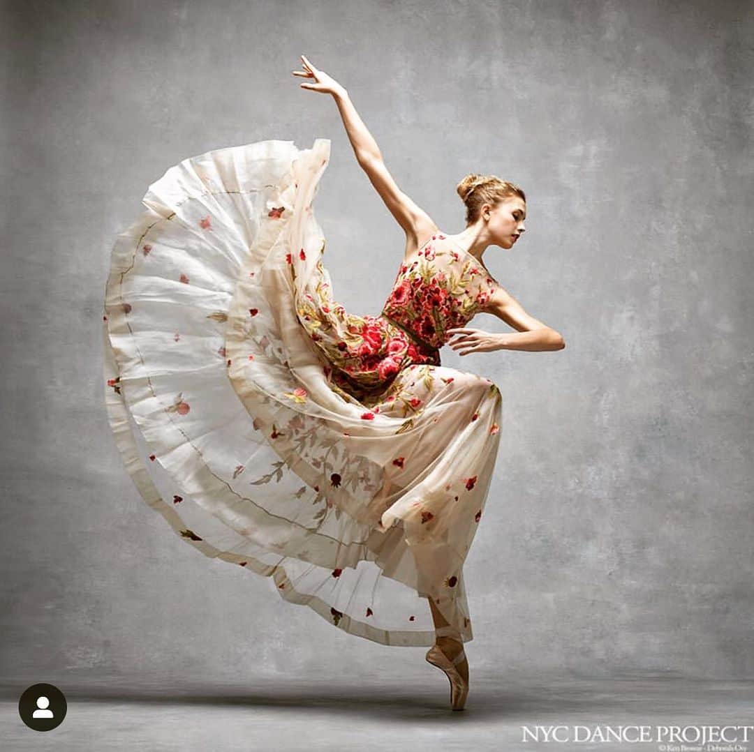 のインスタグラム：「Confidence... Miriam Miller in Naeem Khan. “Having confidence in yourself will help u become a stronger dancer.Its not about being conceited or worrying about if u are good enough, but feeling focused and confident about your dancing.This will improve your artistry and presence and help you stand out more.Also, having confidence allows you to take risks and realize your full potential.” Mariam Miller New York City Ballet. @_mariammiller @nycdanceproject」