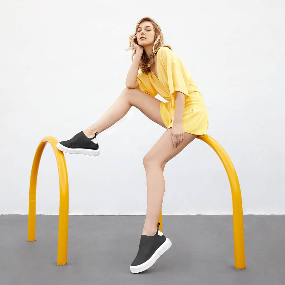 Schutzのインスタグラム：「Saturday crush. 💛 #schutzsummer #itschutz」