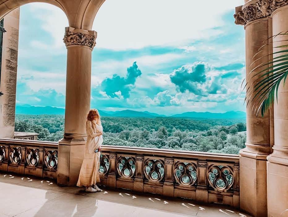 ニコール・キッドマンさんのインスタグラム写真 - (ニコール・キッドマンInstagram)「Taking in the view today 💛」8月18日 9時06分 - nicolekidman