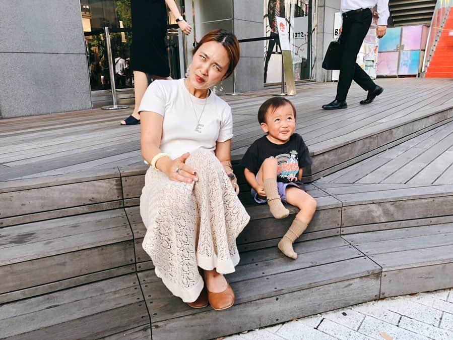 ena..*加藤 恵梨奈さんのインスタグラム写真 - (ena..*加藤 恵梨奈Instagram)「👩‍👦小さな彼氏 . 可愛い彼氏とデートした1日 全力で遊んだ結果が4枚目にw 強烈やけど許してね🤤←👏🏻 子供と遊ぶと自分も子供みたいになる👾 . . . #kids #baby #mama #mamamoo #mamagirl #タビジョ #ビジョビ #ママ友 #プンニー #ena_pi」8月18日 9時09分 - e_n_a_p_i